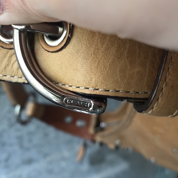 Vintage Coach Soho Tan Grommet Y2K Shoulder Bag - Picture 6 of 11